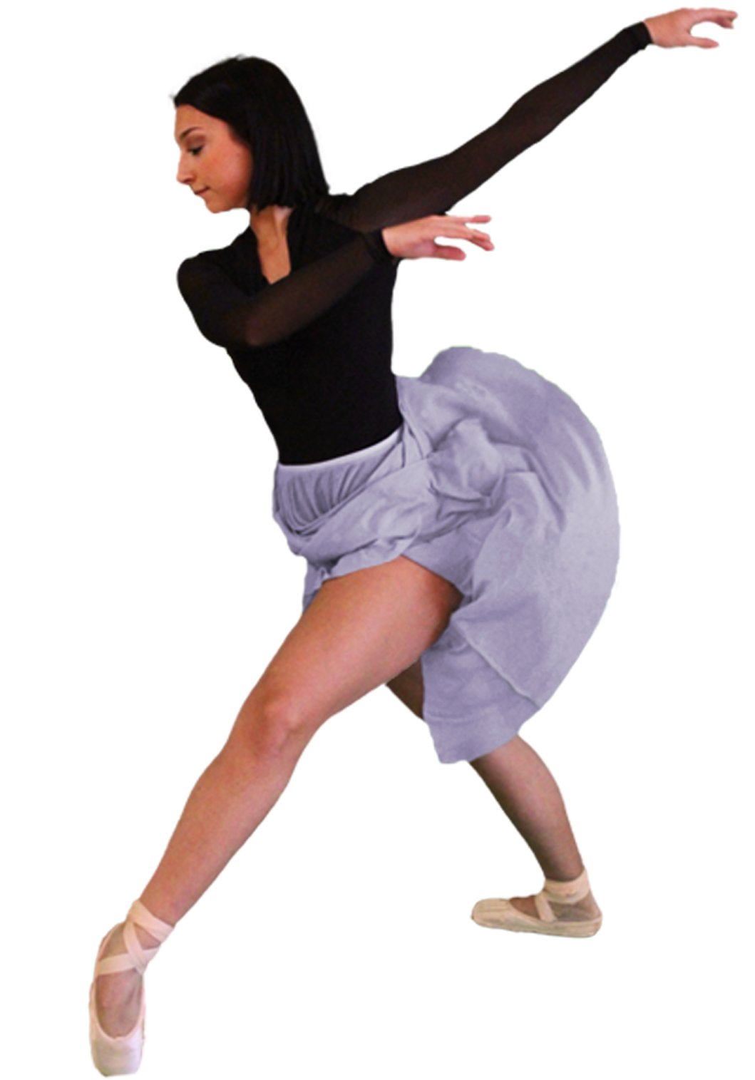 Une danseuse en tenue de ballet (justaucorps noir, jupe grise et pointes) exécute un mouvement gracieux, les bras tendus et le corps légèrement incliné.